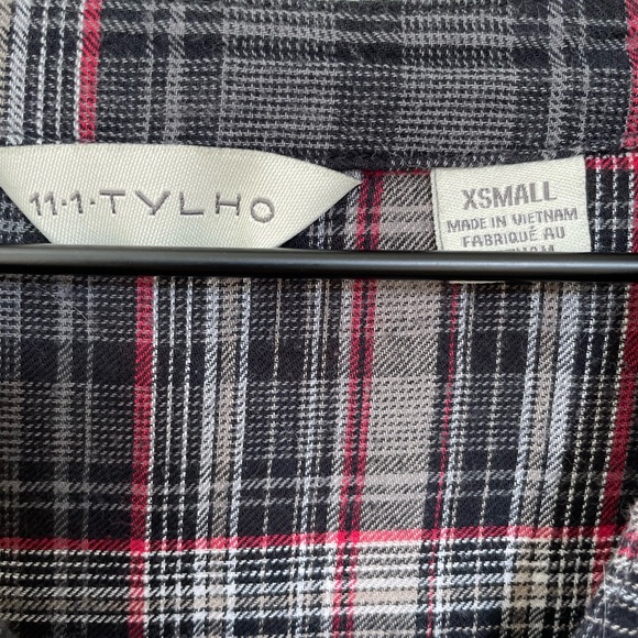 11•1•Tylho Plaid Neck Button Down Top - Picture 5 of 6